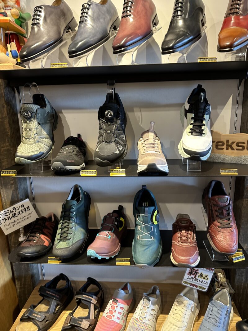 Schuhverkauf in der Werkstatt